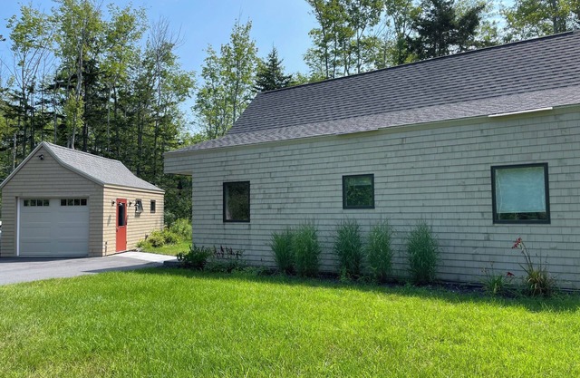 Charming cottage with high-end furnishings and design in beautiful Harpswell