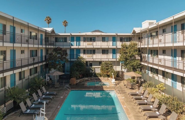 Charming Couple Suite | Outdoor Pool | Free Parking | BBQ Area | Courtyard