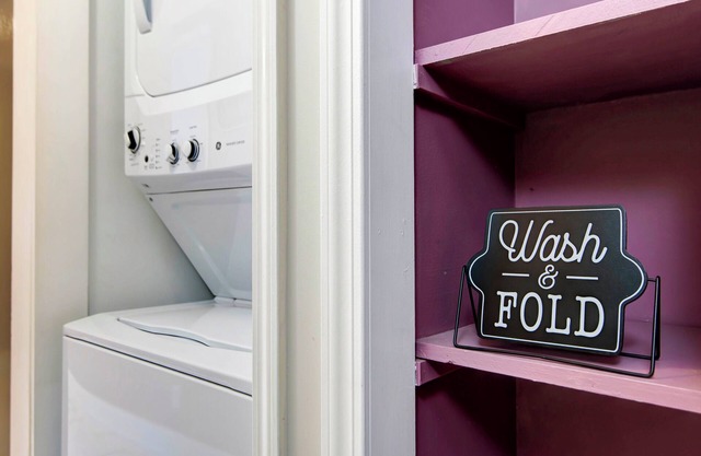 Charming & Cozy 3-bedroom house in wonderful Springfield with AC