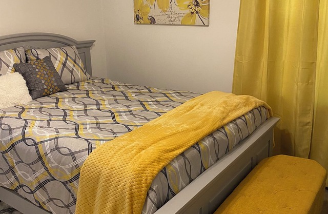 Charming, Cozy 3-bedroom Home in Richmond with WiFi and AC