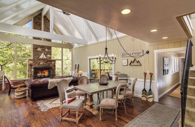 Charming, Cozy and Kid-Friendly Tavern Bay Cottage