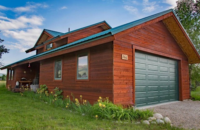 Charming Deluxe Mountain Cabin. Ski/Summer Adventures! 7 mi. to Grand Targhee!