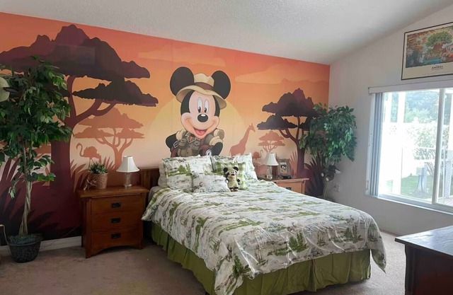Charming Disney 4-bedroom home w/private pool, WiFi, AC in quiet neighborhood
