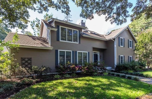 Charming, Dog-Friendly 5BR Home Near Beach - Ideal for Multi-Gen Vacations!