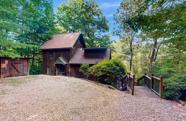 Charming, dog-friendly cabin with a private hot tub, outdoor fireplace, & yard