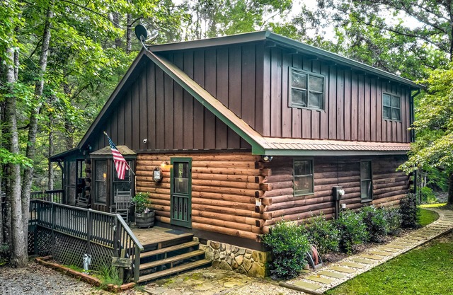 Charming dog-friendly riverfront cabin with hot tub, lovely deck, fireplace, W/D