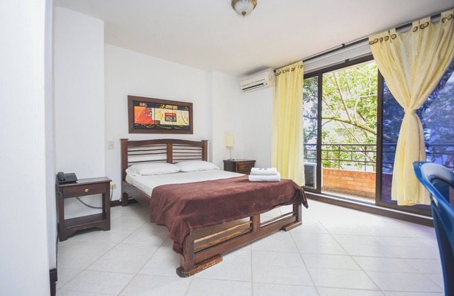 Charming double room with WiFi and air conditioning in Laureles-Estadio-Medellin