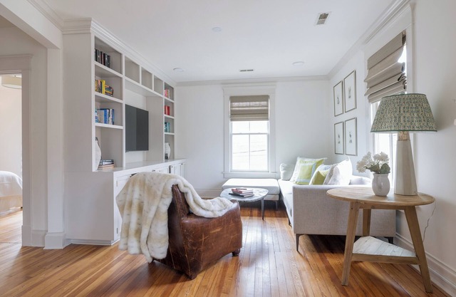 Charming Downtown 2 BR Apartment Steps from Downtown Mall