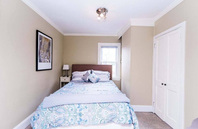 Charming Downtown 3rd Floor 1 Bedroom Apt