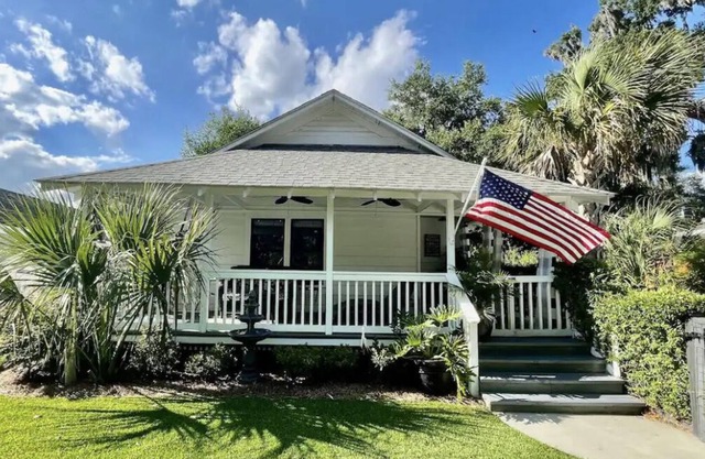 Charming Downtown Cottage