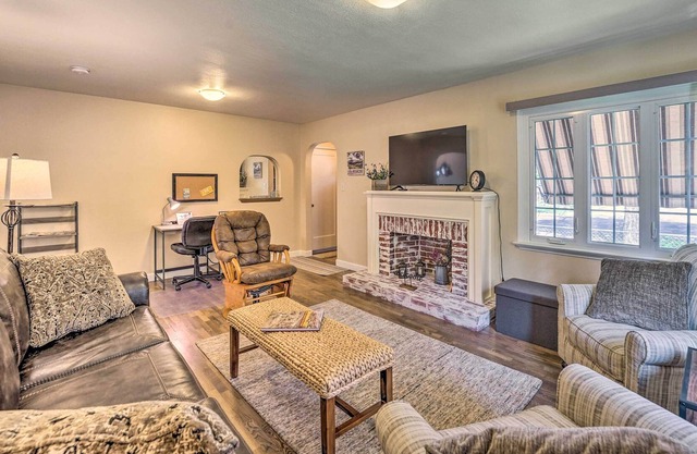 Charming Downtown Laramie Home: Walk to UW!