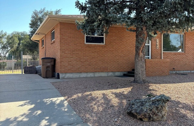 Charming Duplex with New AC & heater with WiFi