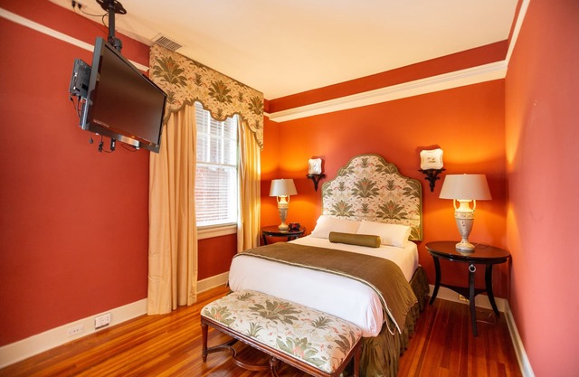 Charming Durham Studio Steps Away from Duke