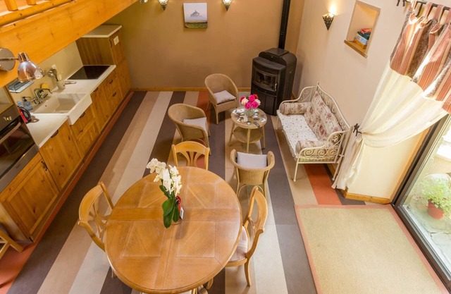 Charming Eco-Friendly Cottage with Private Garden, Near Hiking Trails and Mini Farm
