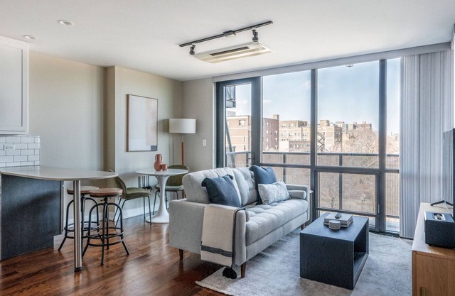 Charming Edgewater 1BR, nr Thorndale Red Line Station, by Blueground