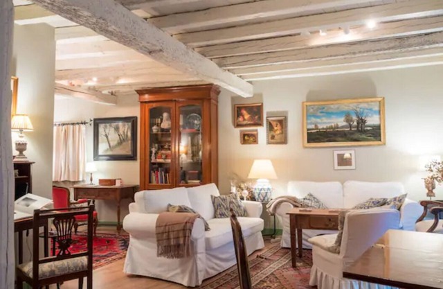 Charming Village House with 5 Rooms in Burgos