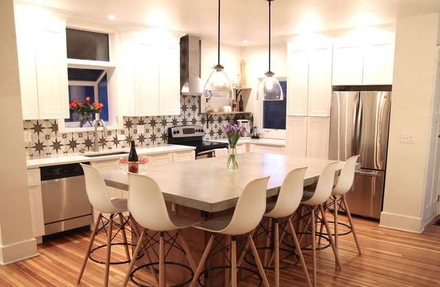 Charming escape with hot tub in fantastic location!