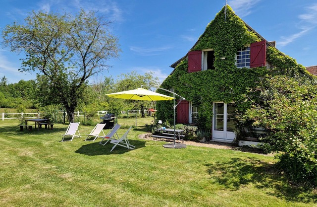 Charming family cottage, 7 rooms (up to 14 Persons), near the Loire castles.