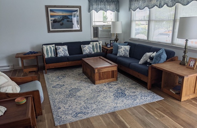 Charming Family Cape- Beach, Bay and Shops A Few Steps Away!