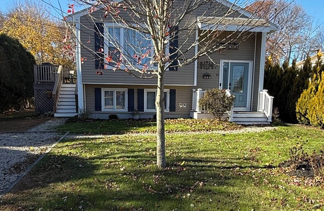 Charming family-friendly 3-bedroom house in beautiful Bonnet Shores neighborhood