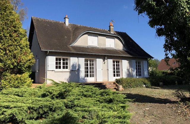 Charming Family Home with Garden, Near Forest, Loire Castles & Center-Parcs, Ideal for Kids