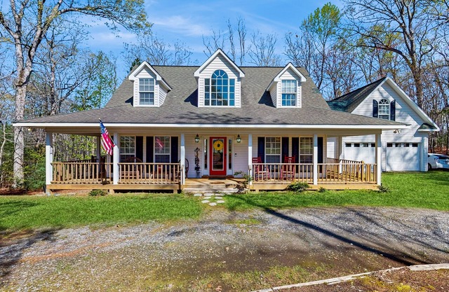 Charming family home with screened porch, game room and lake access nearby