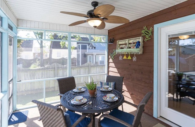 Charming Family Friendly Three Bedroom House in the heart of The Point
