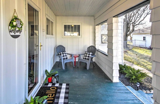 Charming Farmhouse < 1/2 Mile to AU Campus!