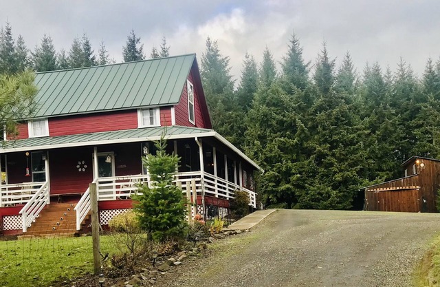 Charming Farmhouse in Yamhill’s Wine Country.