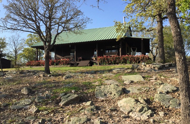 Charming Farmhouse Near Round Top sleeps 9