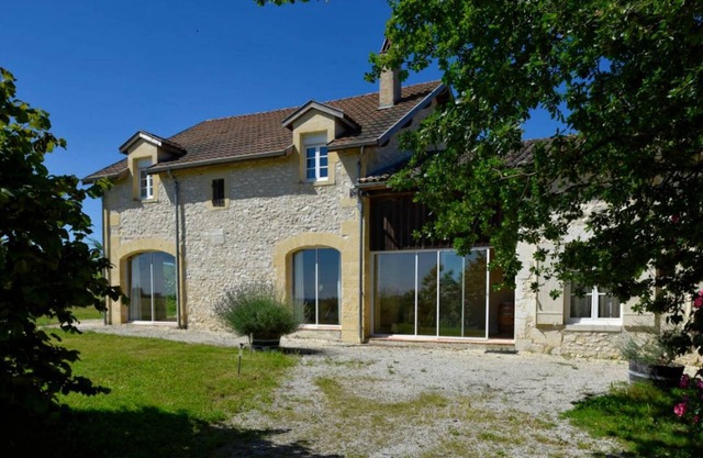 Charming Farmhouse with Private Pool, Near Bergerac Vineyards