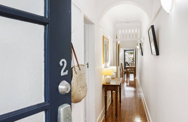 Charming federation apartment close to Manly Beach.