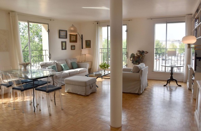 Charming flat in the heart of Paris on the Seine