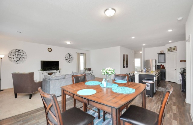 CHARMING FOUR BEDROOMS BROOKSHIRE/KATY HOUSE WITH GYM.