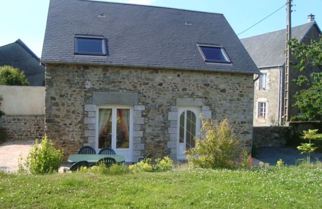Charming stone house near sea with garden and BBQ