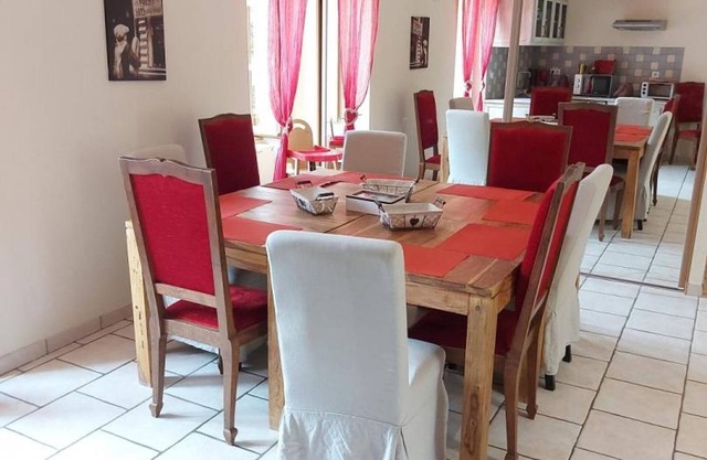 Charming House in Cadouin: 3 Suites, Patio, BBQ, Close to Dordogne Attractions