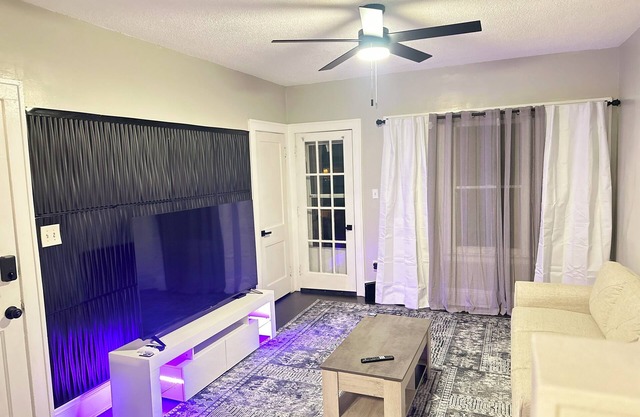 Charming Full private unit! 2-bedrooms