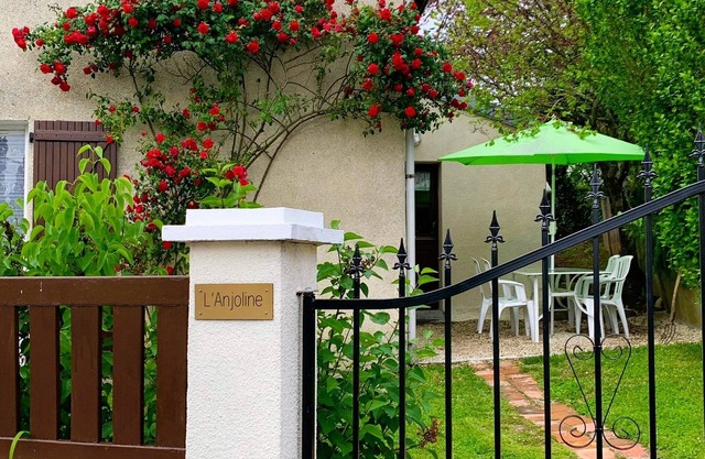 Charming Gîte Near Zoo de Beauval, Valençay Castle, and Brenne Park – Sleeps 7, Garden, WiFi