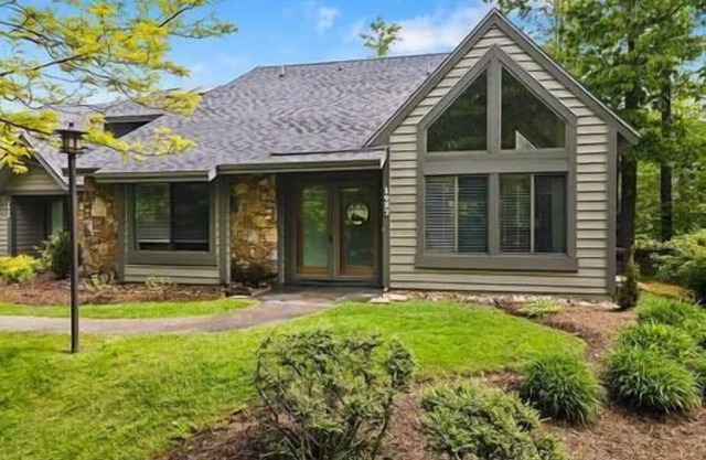 Charming Getaway Hidden Valley 4BR+3Bath Hot Tub