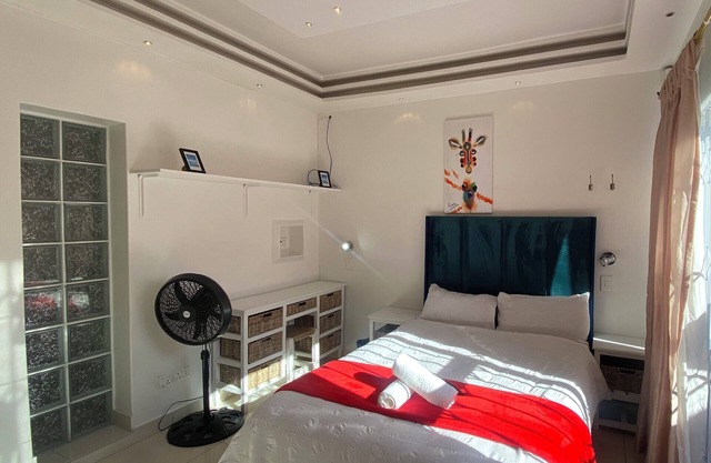 Charming Getaway located in the heart of Parow North !