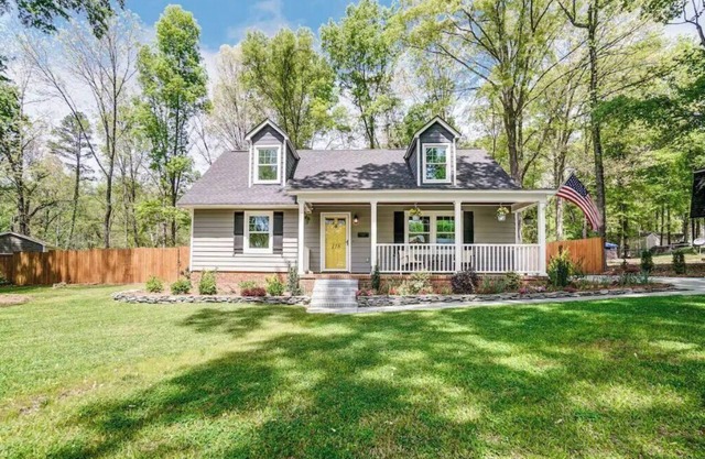 Charming Getaway on the Greenway!