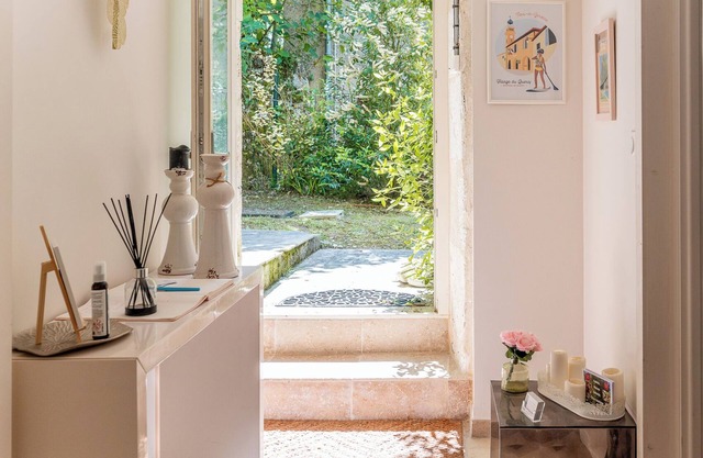 Charming gîte and unusual cabin, nature, swimming pool. Ideal for friends and family stays