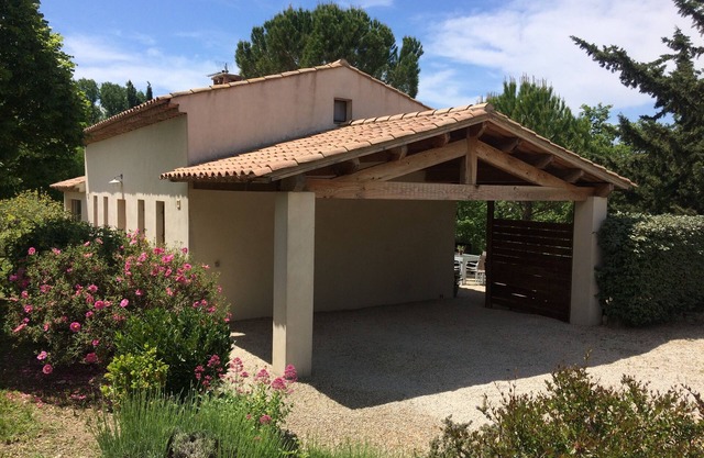 Charming Gite located in the countryside close to Aix en Provence