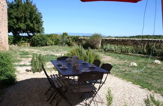 Charming Gîte with swimming pool surrounded by lavender