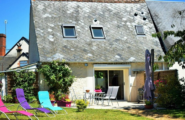 Charming Grange with Terrace near Loire Castles – 2 BR, A/C, WiFi, Pet Free, 700m² Shaded Garden