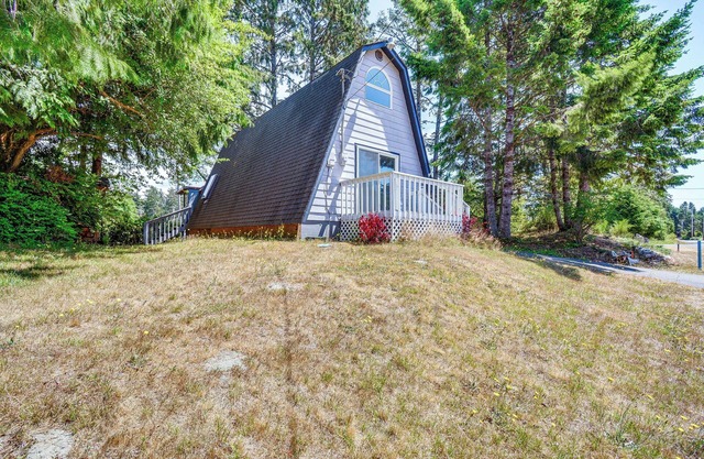 Charming Grayland Getaway: Walk to the Beach!