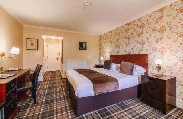 Charming Historic Stay in Ipswich | Spa Treatments, Sauna & Pool Access