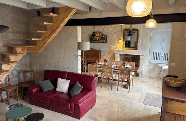 Charming house in the wine-growing village of Cravant les Coteaux.