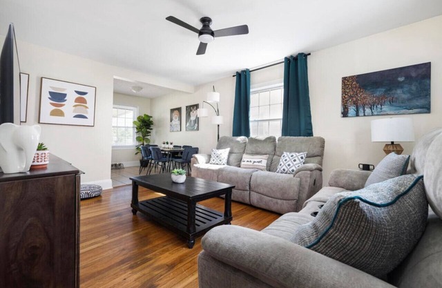 Charming home for 8 Close to State St