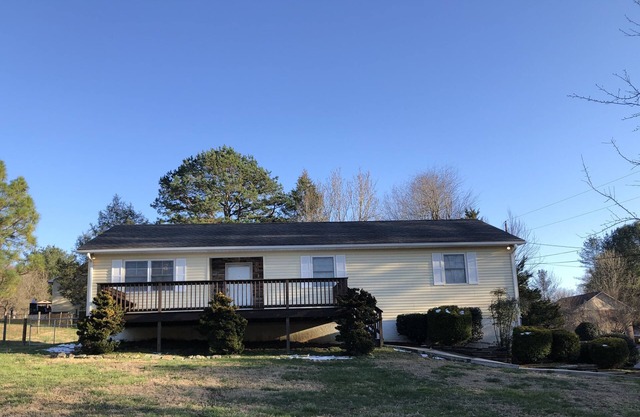 Charming Home in a Safe and Quiet Neighborhood Convenient to Town